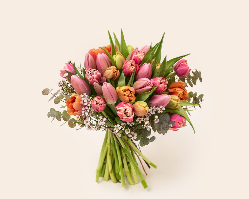 Ramo de tulipanes en tonos variados